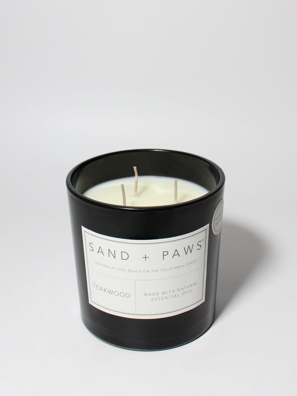 Sand + Paws Teakwood 21 oz scented candle - Fine Fragrance